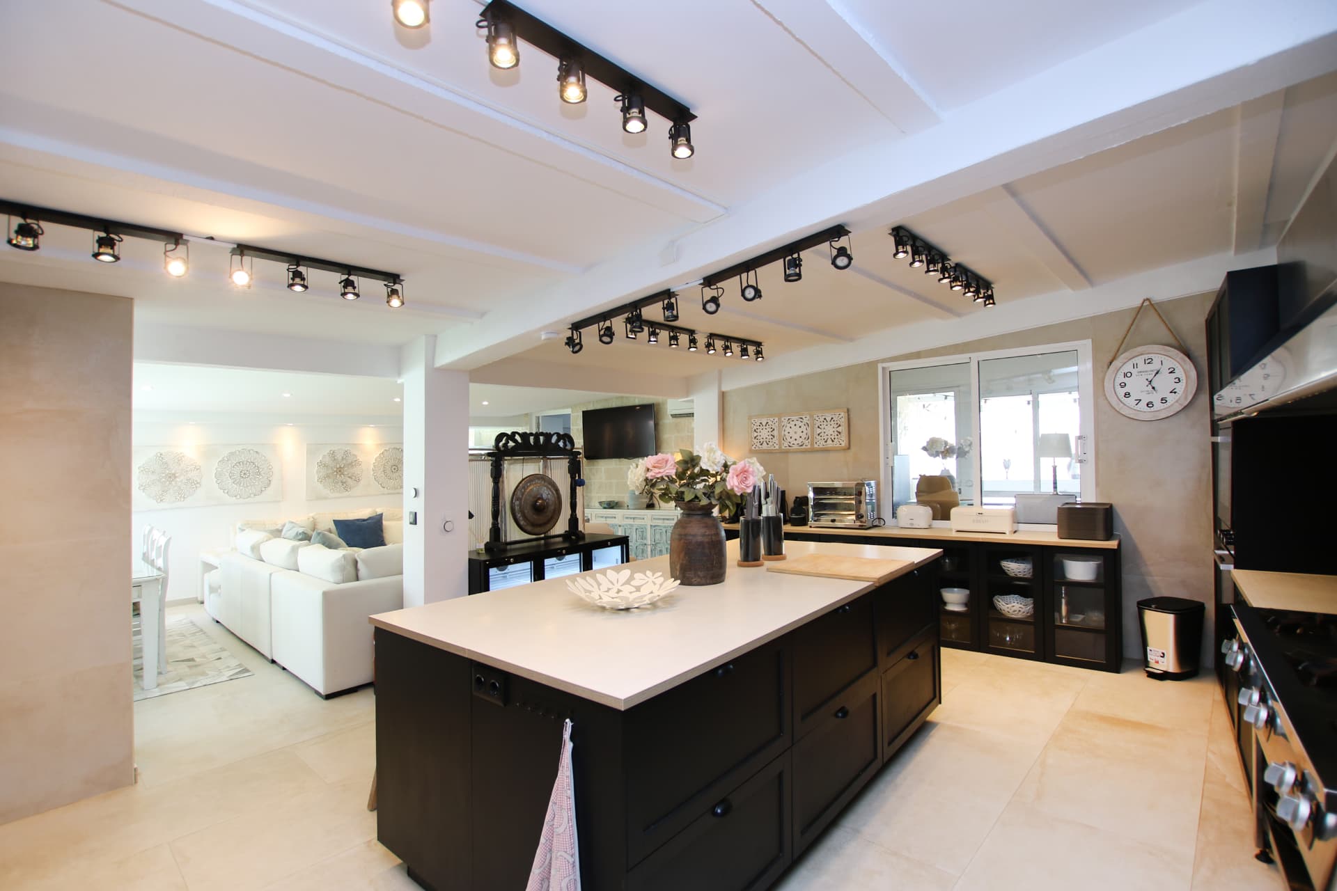 The cooking line of the main kitchen: range, extraction hood and work surfaces